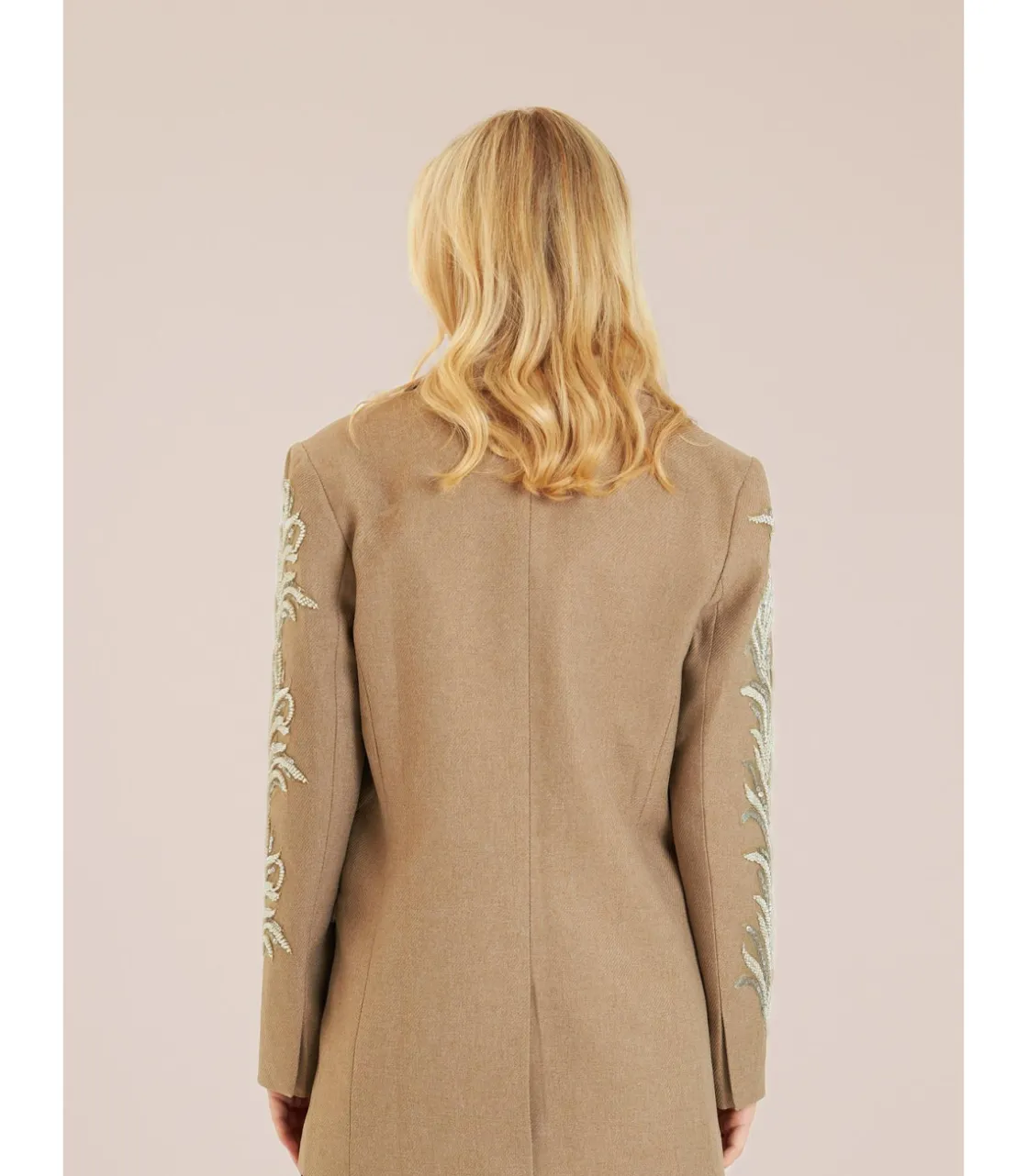 Alma en Pena Chaquetas|BLAZER MANGAS BORDADAS