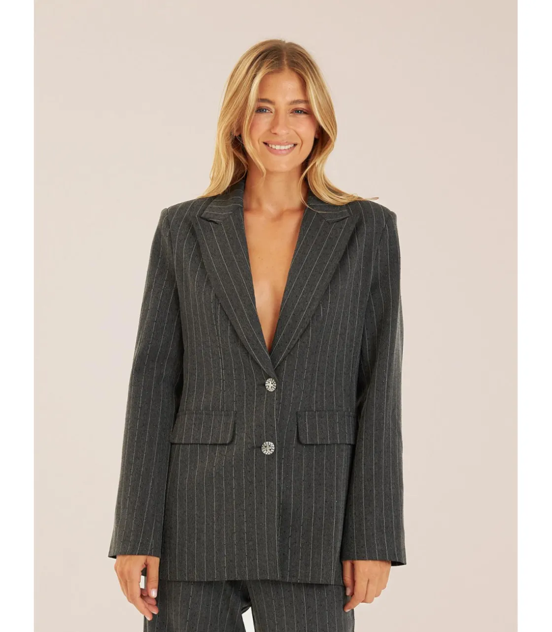 Alma en Pena Chaquetas|BLAZER RAYA DIPLOMÁTICA DETALLES