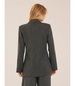 Alma en Pena Chaquetas|BLAZER RAYA DIPLOMÁTICA DETALLES